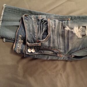 American Eagle Distressed Jeans cropped